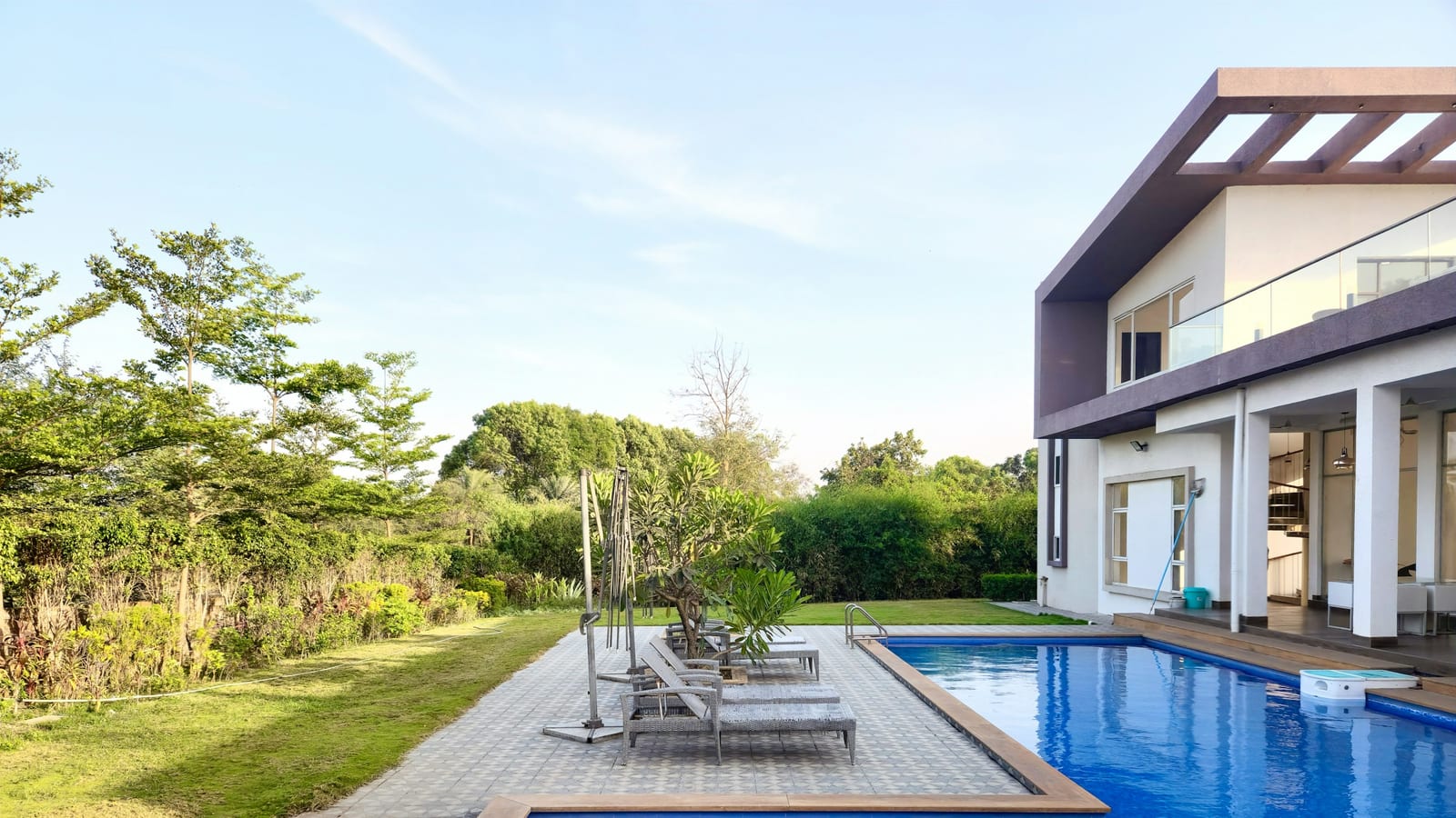 Modern Geometric swimming pool design
